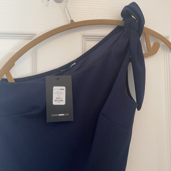 Nwt navy one shoulder jumpsuit. - Picture 3 of 4